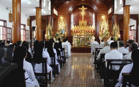Tu Viện Têrêsa Quần Cống Mừng Lễ Quan Thầy