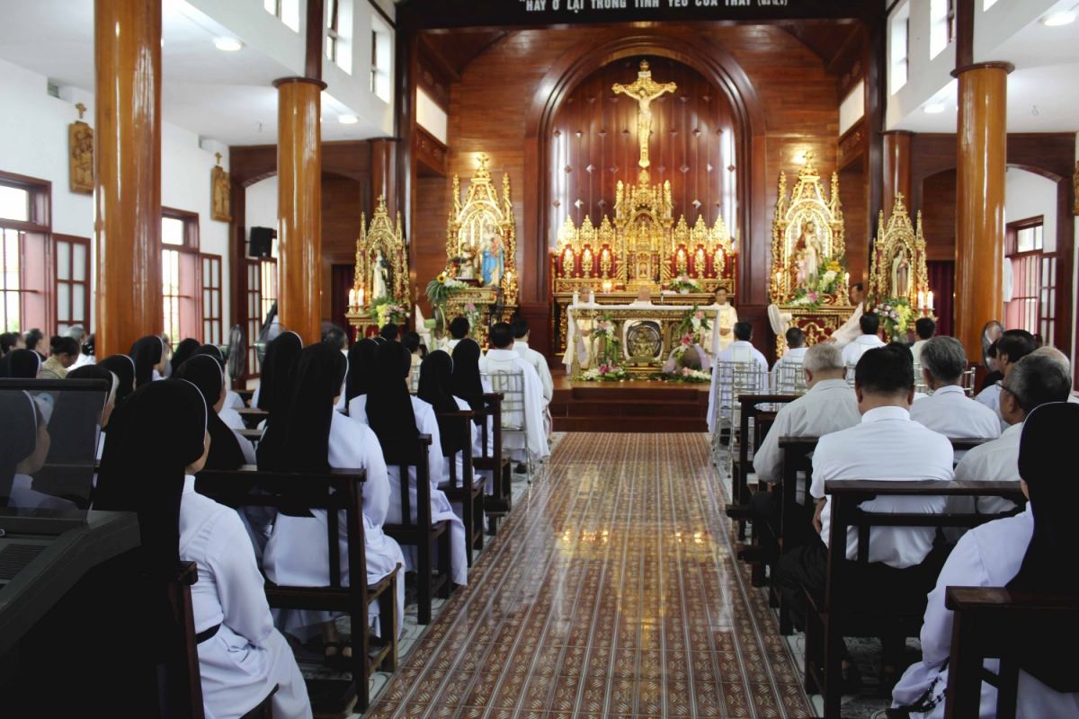 Tu Viện Têrêsa Quần Cống Mừng Lễ Quan Thầy