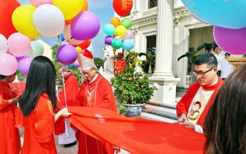 Hạc Châu, niềm vui ba trong một