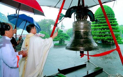 Giáo xứ Xuân Thủy mừng bộ chuông mới