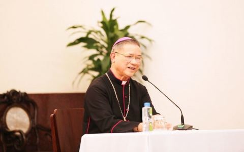 Đức Cha Tôma giảng phòng cho LM đoàn Phát Diệm