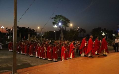 Tích Tín: Quý Cha khóa 2004 ĐCV Hà Nội mừng Quan Thầy
