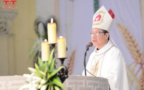 “Hãy chiêm ngắm Chúa với cặp mắt của Đức Mẹ”