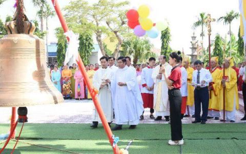 Phú Ninh: Làm phép chuông và dậu nhà thờ