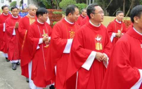 Cao điểm tuần chầu tại giáo xứ Vạn Lộc