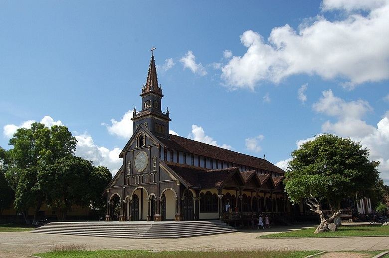 1200px kontum wooden catholic church
