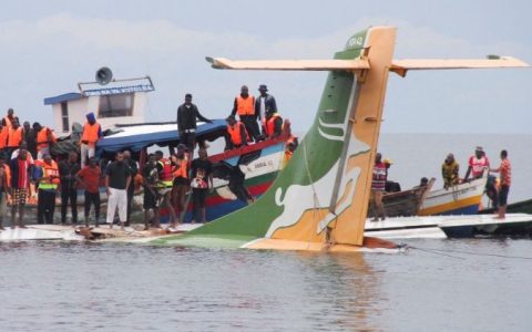 ĐTC cầu nguyện cho các nạn nhân ở Tanzania