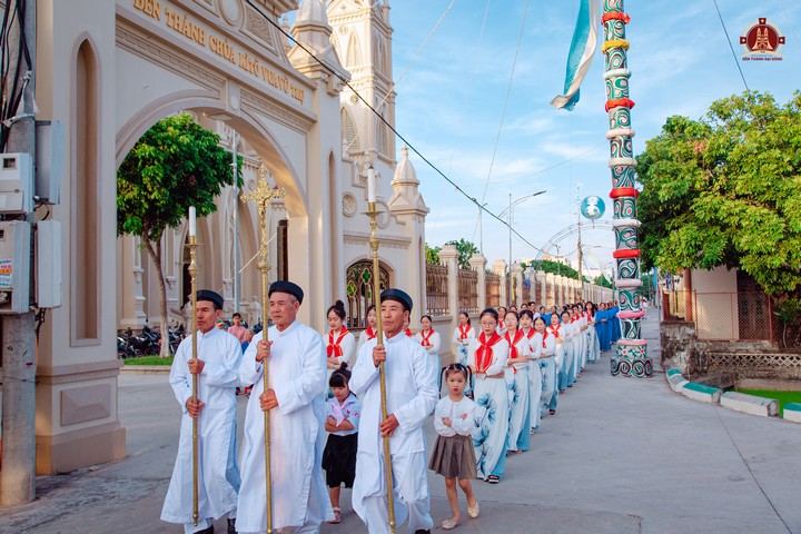 dai dong mung le cac thanh nam nu 10