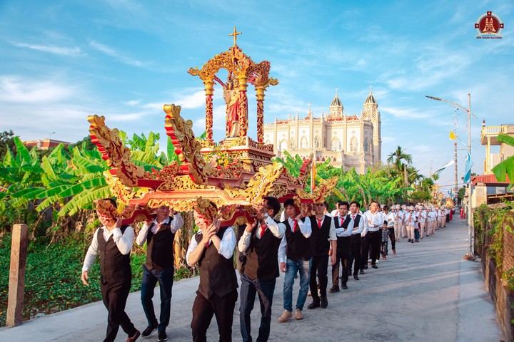 dai dong mung le cac thanh nam nu 3