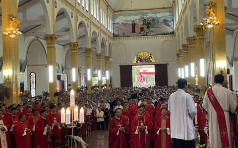 Quần Phương mừng quan thầy và chầu lượt