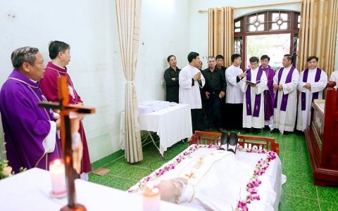 Phát tang & thánh lễ cầu nguyện cho cha Vinhsơn