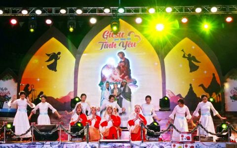 Họ La vang, xứ Chính tòa mừng Giáng sinh