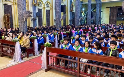 Thánh Danh bế mạc tuần chầu bản lề
