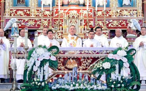 Kiên Lao mừng lễ Thánh gia, quan thầy