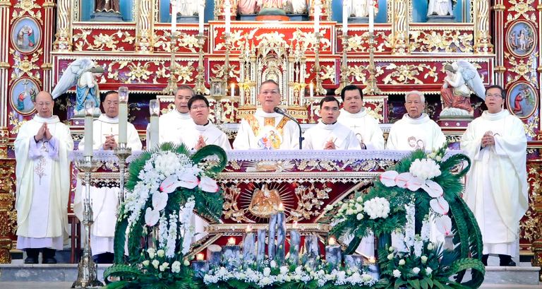 Kiên Lao mừng lễ Thánh gia, quan thầy