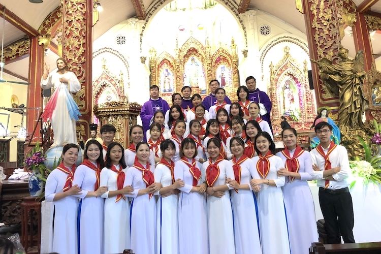 Giáo lý viên Tang Điền mừng quan thầy