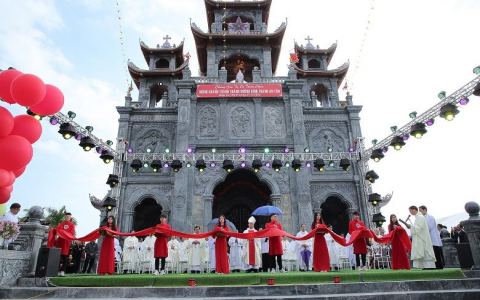 Thịnh Long khánh thành và làm phép nhà thờ