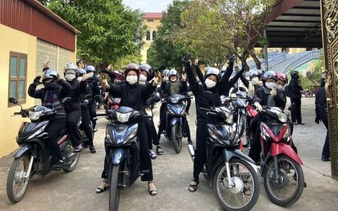 Dòng MTG Kiên Lao thăm trại phong Văn Môn