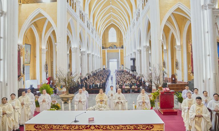 Lễ Tạ ơn Cha mới Gioan Đinh Thế Hưng CSJ