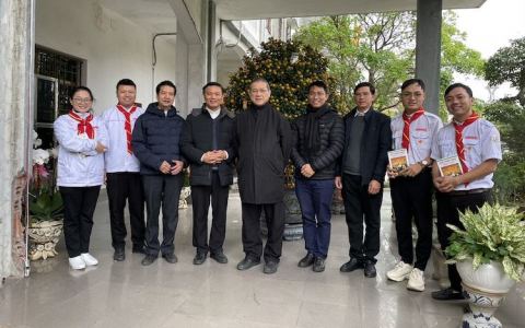 Liên đoàn TNTT giáo phận chúc Tết Đức cha