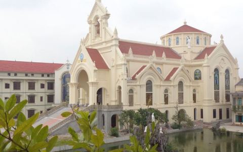 Dòng Mân Côi đón tuần chầu và mừng quan thầy