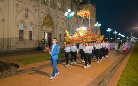 Giới trẻ Kiên Lao kính thánh Gioan Don Bosco