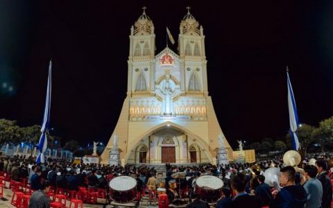 Đại Đồng chuẩn bị cho thánh lễ phong chức linh mục