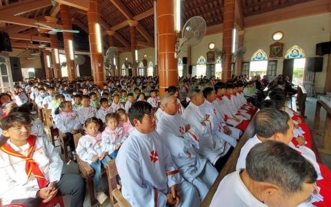 Giáo xứ Giáp Năm chầu Thánh Thể