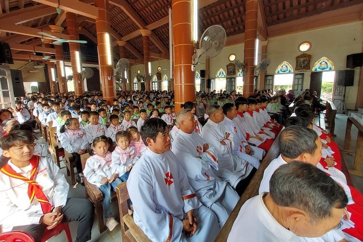 Giáo xứ Giáp Năm chầu Thánh Thể