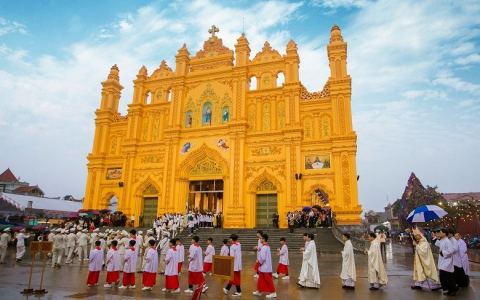 Niềm vui Đấng Phục Sinh nơi Đền Thánh Trung Lao