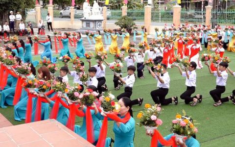 Hoành Nhị rước, đồng tiến hoa, khai mạc tuần chầu