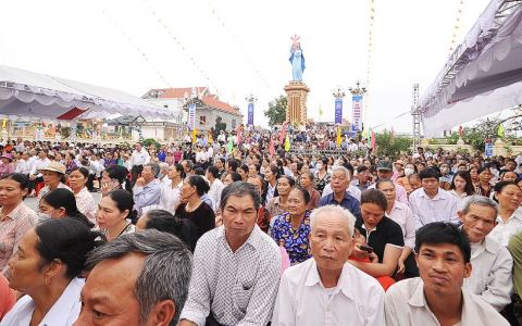 Hình ảnh đẹp thánh lễ Truyền Dầu