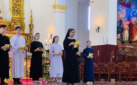 Quần Phương hướng tới ngày Ơn Thiên Triệu