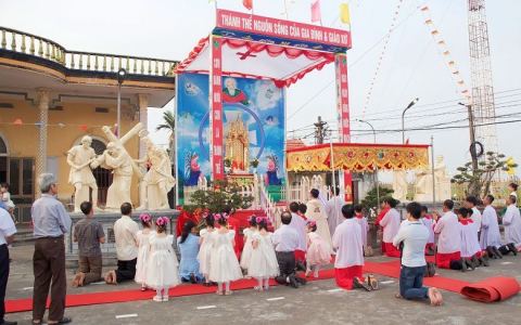 Tuần Chầu giáo xứ Trung Phương