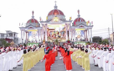 Gx. Đền thánh Kiên Lao dâng Mẹ ngàn hoa