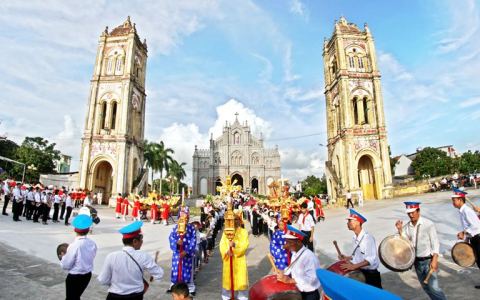 Liên Thuỷ kết thúc tháng hoa