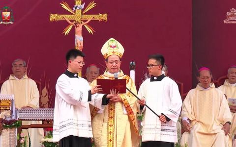 Đức Tân Gm. Phêrô: Với anh chị em, tôi là Kitô hữu