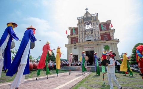Quần Vinh: Tuần Chầu ấn tượng nơi miền ven biển