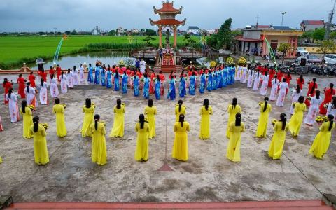 Phương Lạc khai mạc tháng hoa kính Đức Mẹ