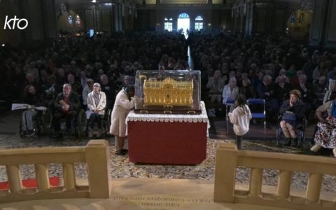 Tôn kính Thánh tích thánh Têrêsa Hài Đồng tại Roma