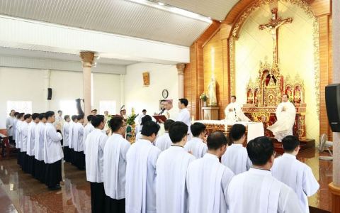 ĐCV Bùi Chu: Lễ trao thừa tác vụ đọc sách và giúp lễ