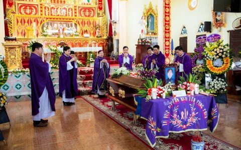Xin tha cho họ vì họ không biết việc mình làm
