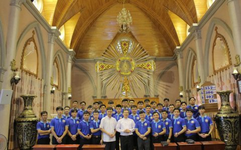Các ứng sinh Bắc Ninh hành hương Gp. Bùi Chu