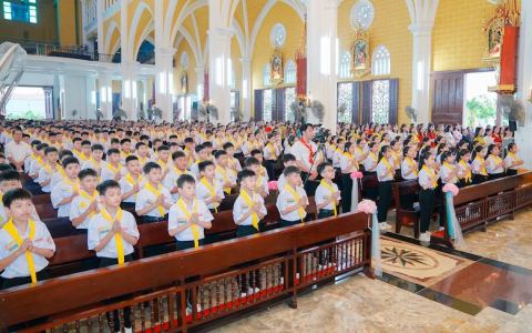 Kiên Lao: 201 em lãnh nhận Bí tích Thêm sức