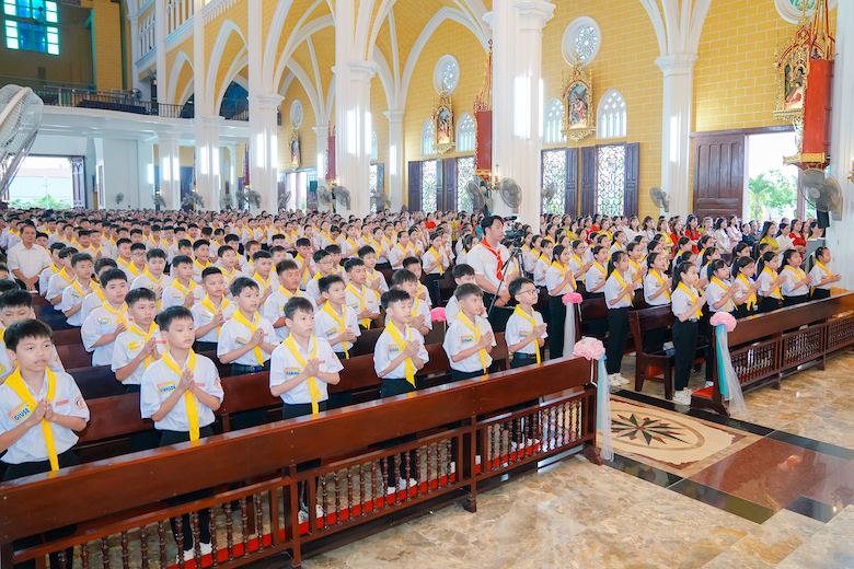 Kiên Lao: 201 em lãnh nhận Bí tích Thêm sức