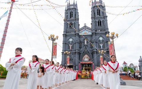 Thanh Nhang, Thiện Giáo chầu Thánh Thể