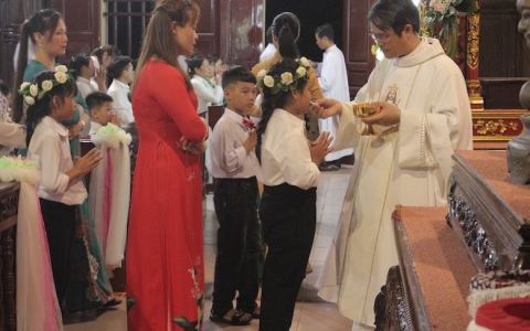 Ninh Mỹ: 33 em xưng tội rước lễ lần đầu