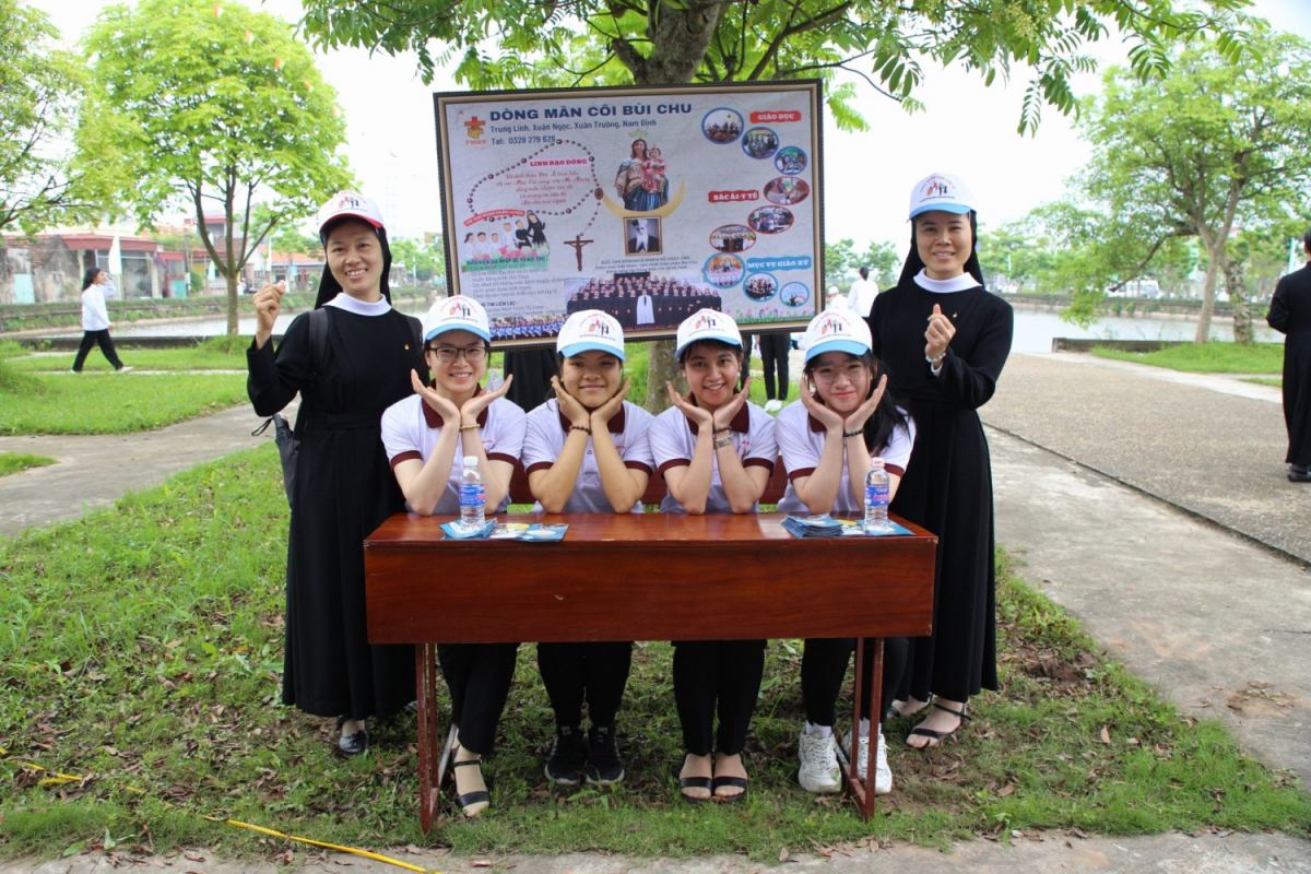 Khóa tìm hiểu ơn gọi Dòng Mân Côi 2023