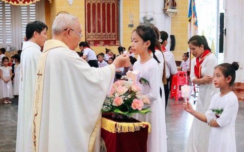 Phú Nhai: 93 em rước lễ lần đầu