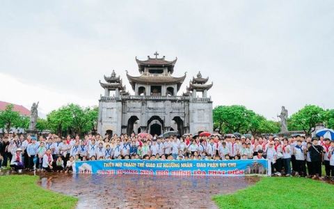 Ngưỡng Nhân: Thiếu nhi hành hương Gp. Phát Diệm